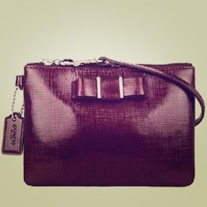 Coach F52137 Darcy Patent Bow Small Wristlet